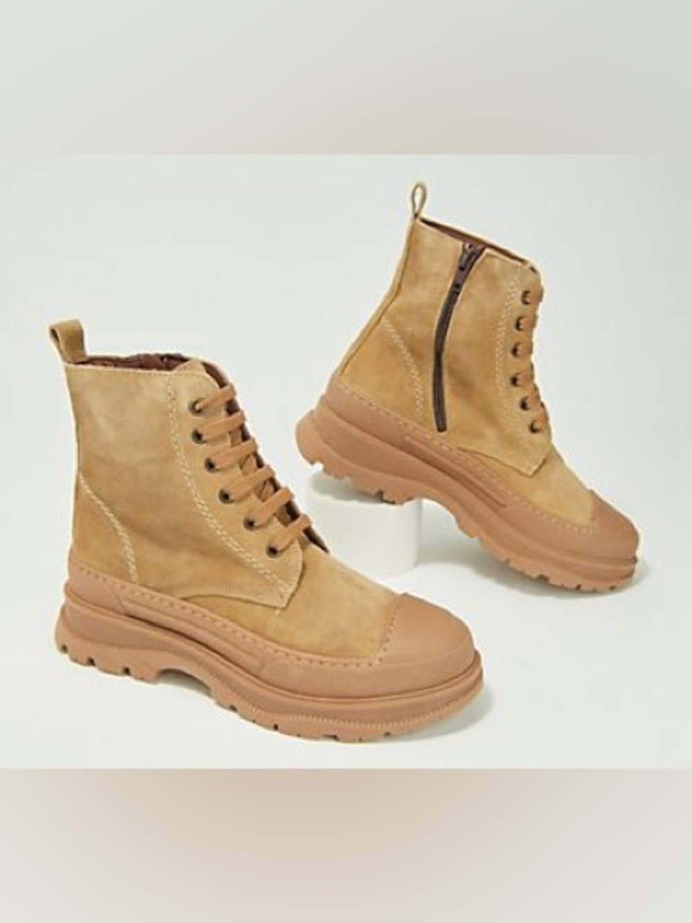 NWT - Hee Women's Tan Suede Platform Lace-Up Zip Combat Boots - Size 7.5